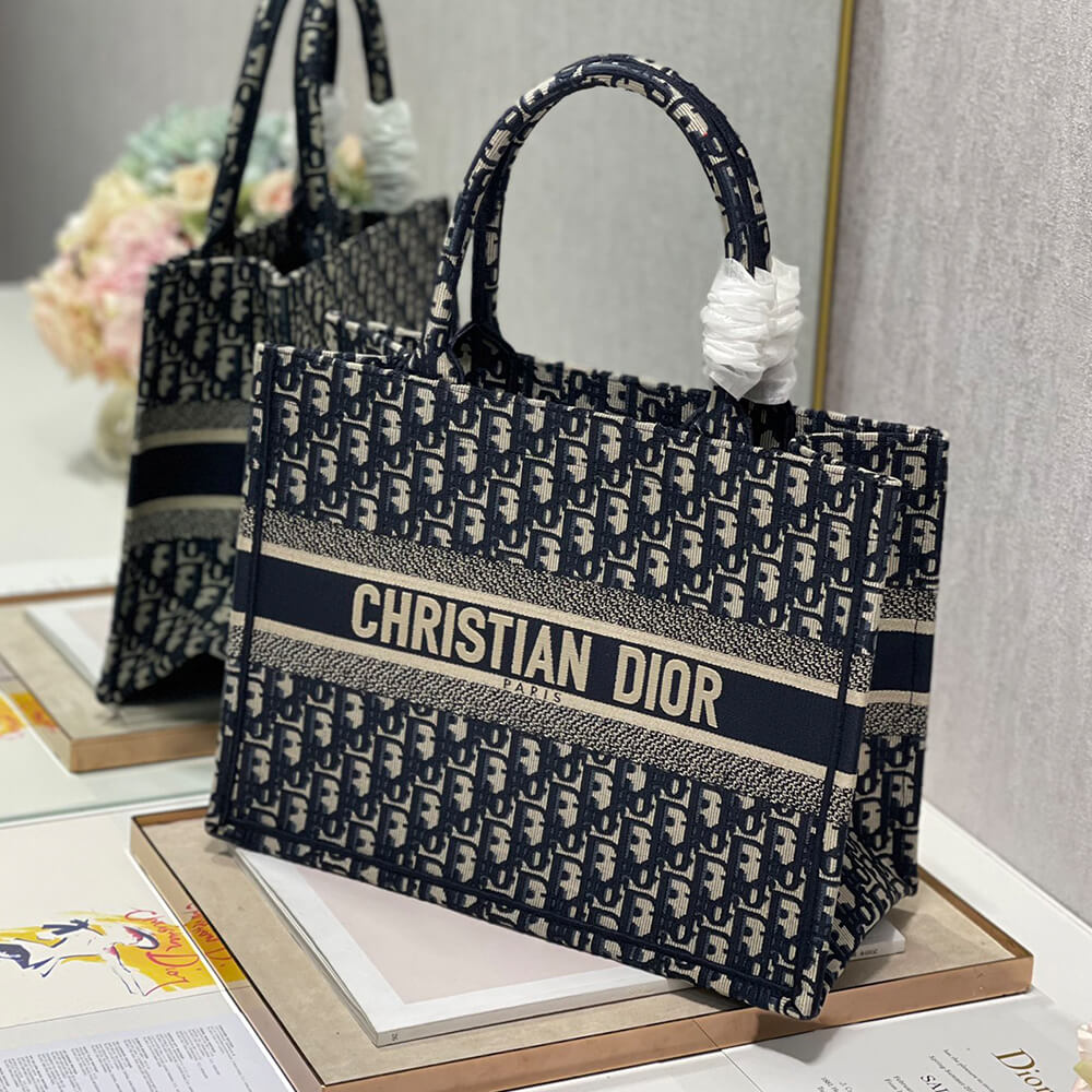 medium D10r book tote