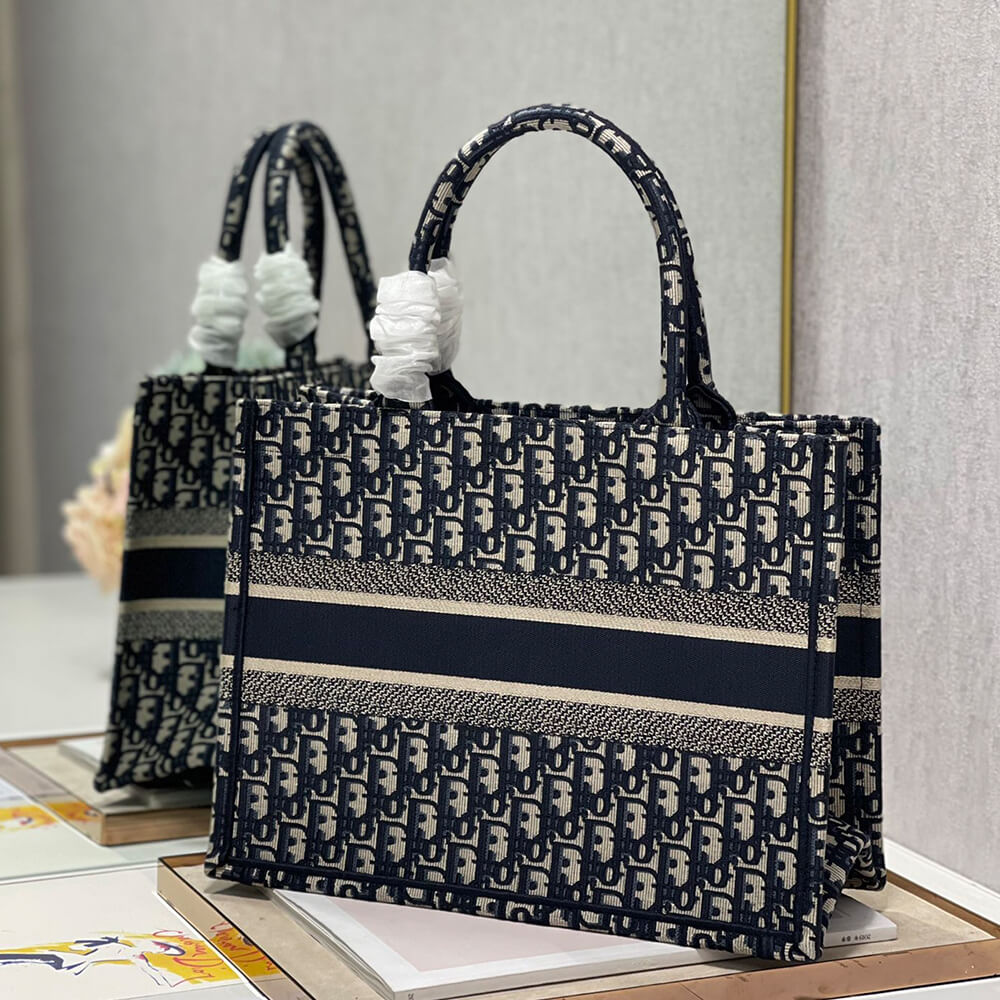 medium D10r book tote