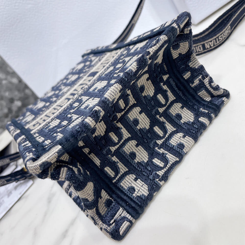 mini D10r book tote phone bag