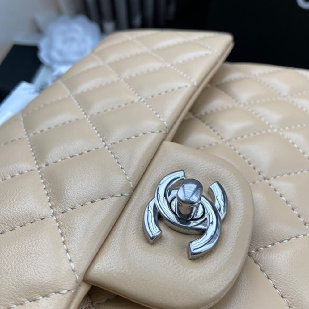 Ch**el classic flap medium