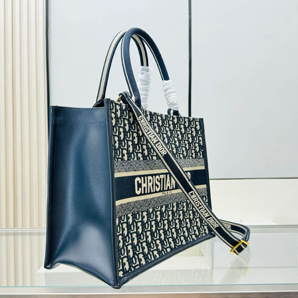 medium D10r book tote