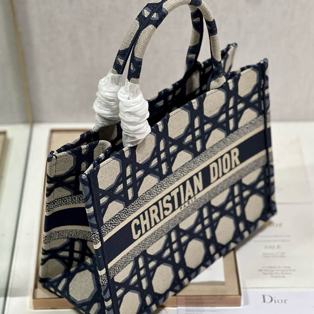 medium D10r book tote