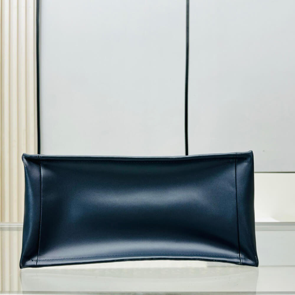 medium D10r book tote
