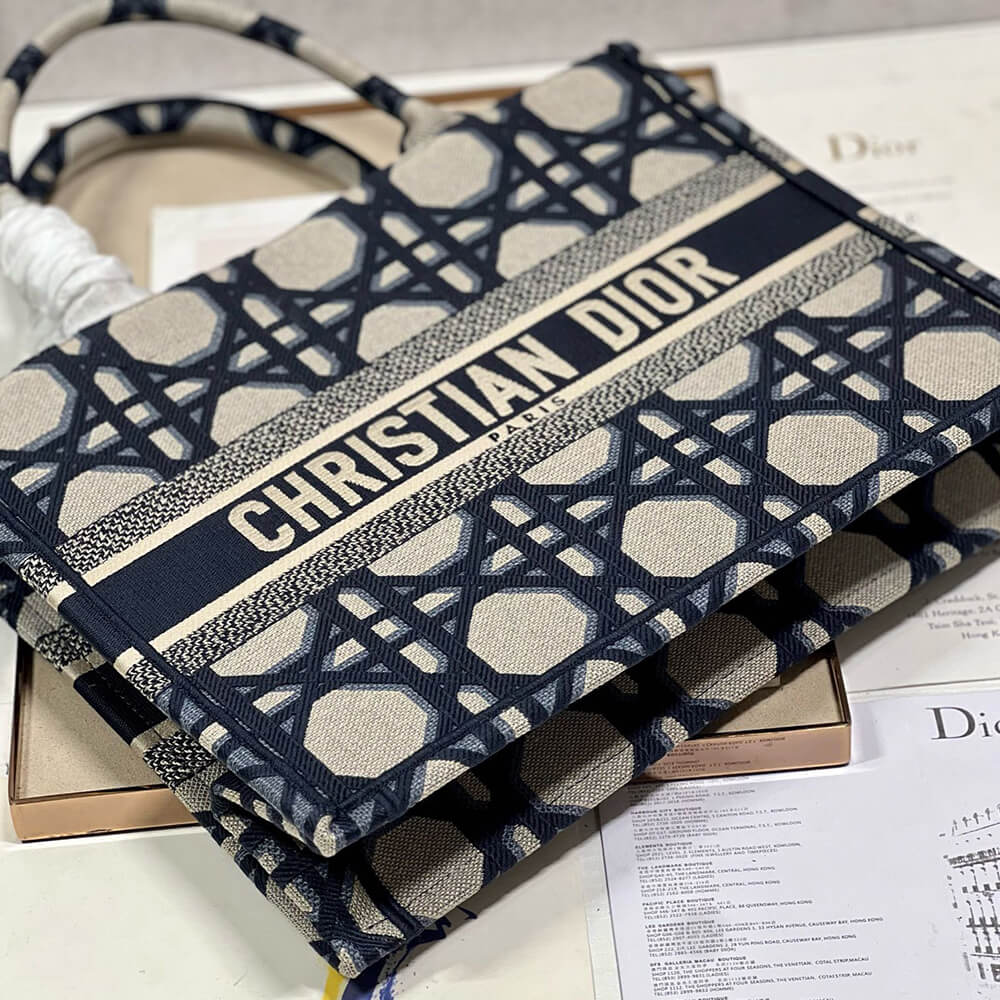 medium D10r book tote
