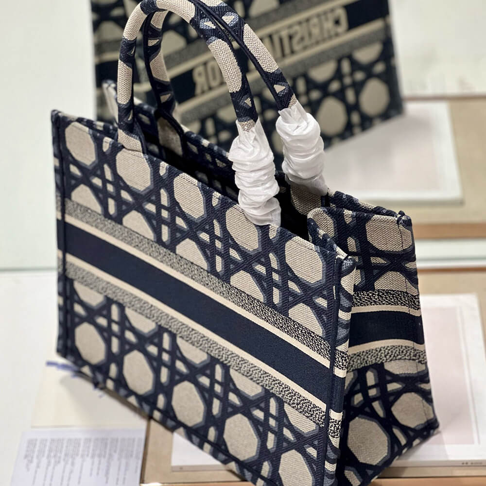 medium D10r book tote