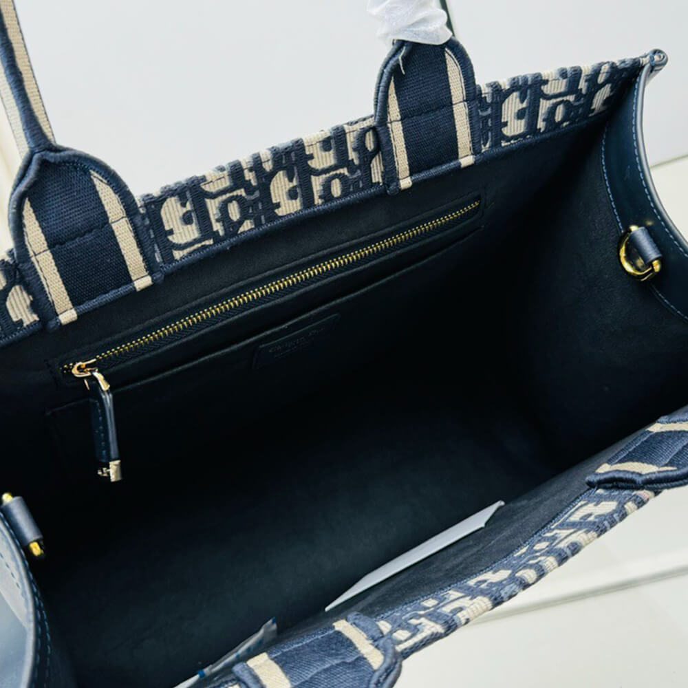 medium D10r book tote
