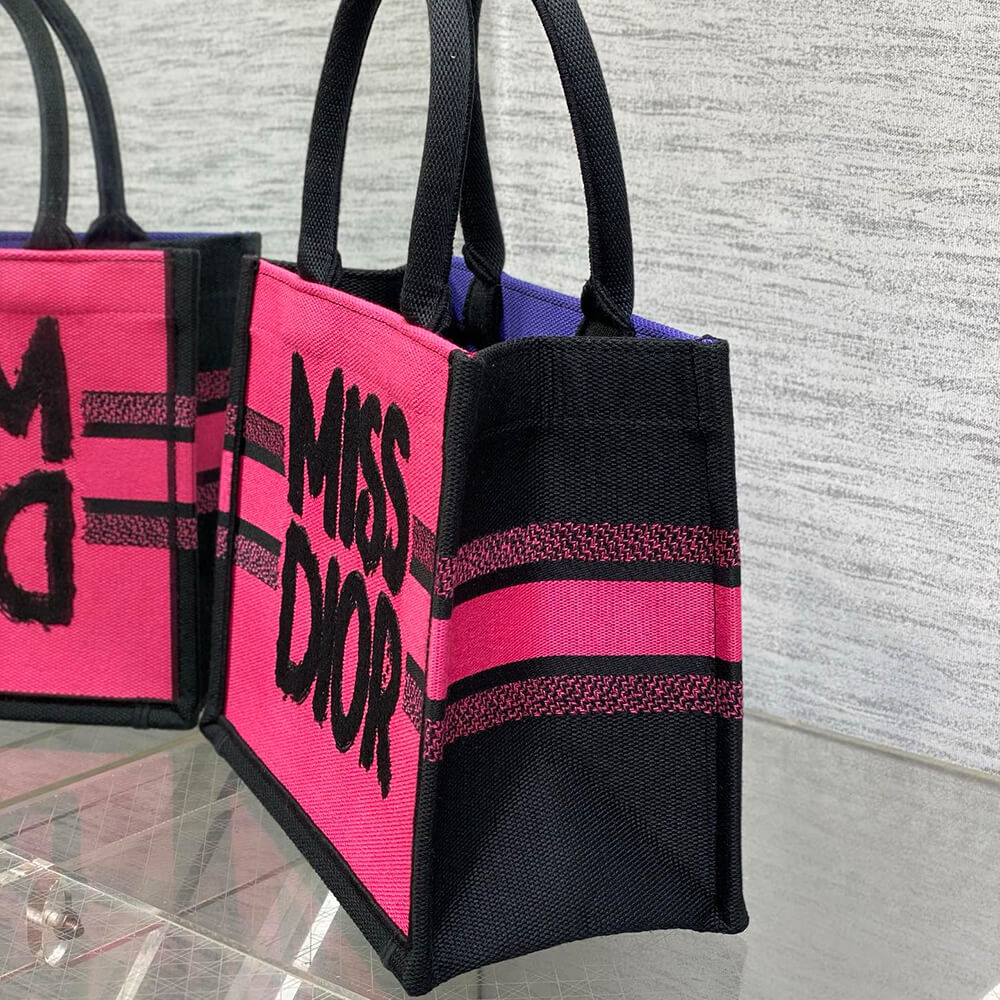 small D10r book tote