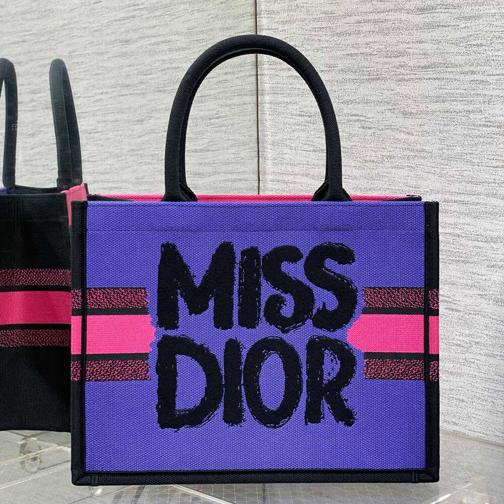 medium D10r book tote