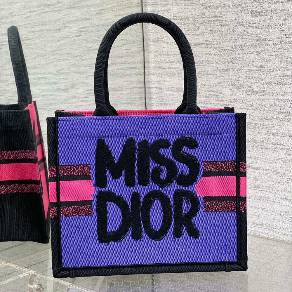 small D10r book tote
