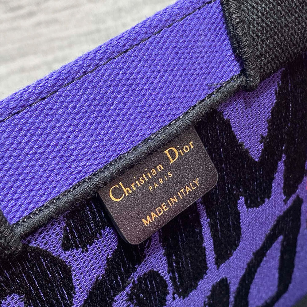 small D10r book tote