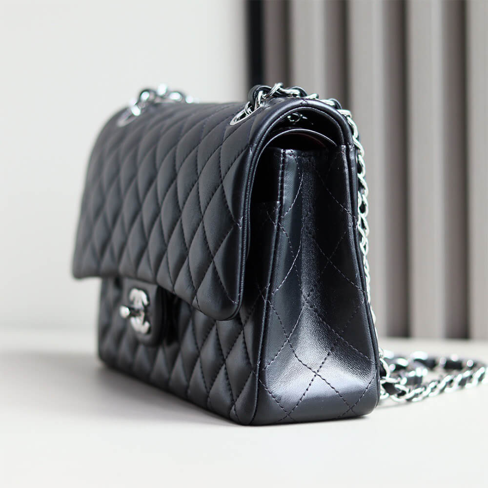 Ch**el classic flap handbag(tax-free grade)