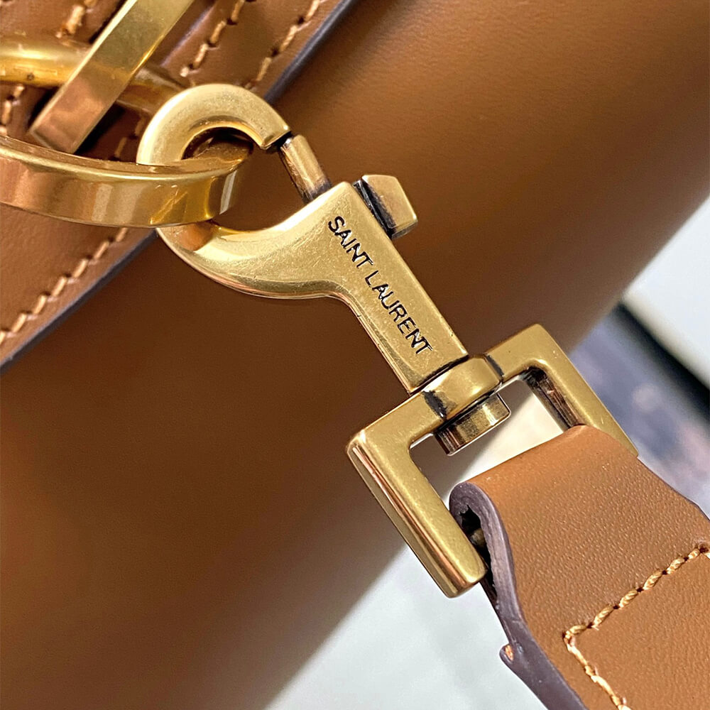 Y51 le 37 in shiny leather