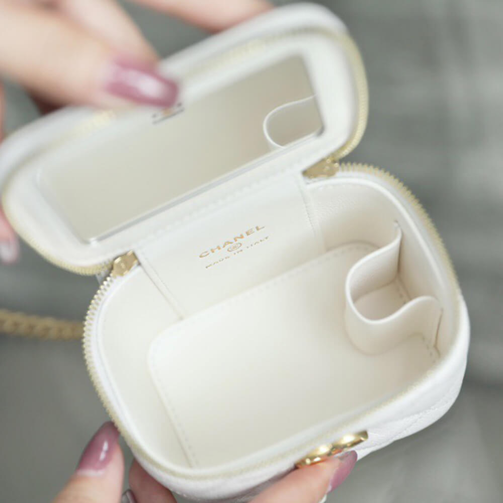 Ch**el quilted heart crush mini vanity with chain(high-end grade)