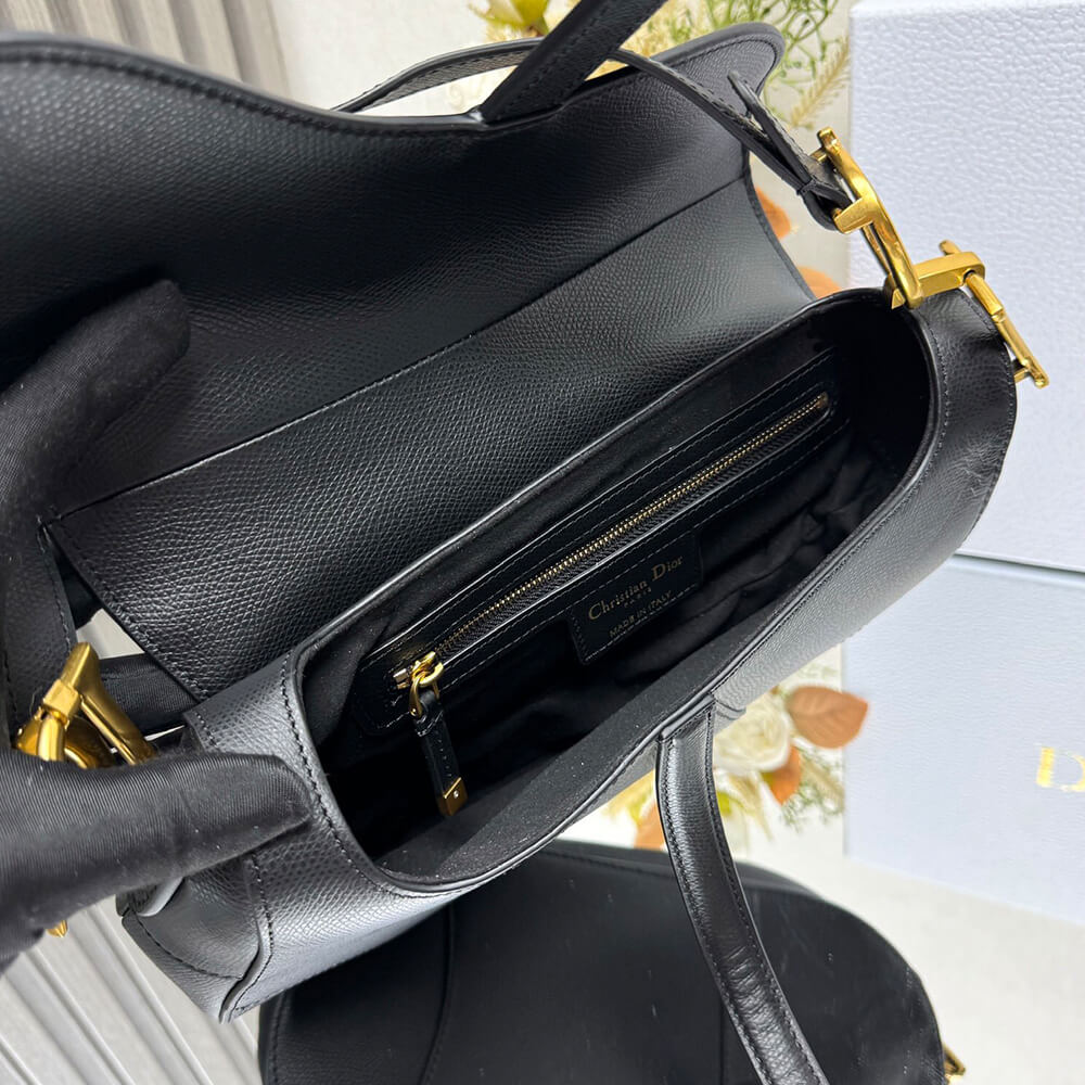 D10r saddle bag with strap
